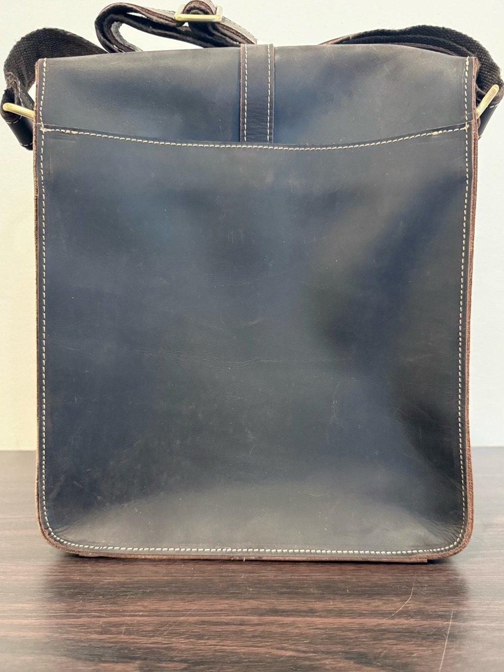 Genuine Leather Unisex Messenger Bag | Crossbody - Picture 3 of 8